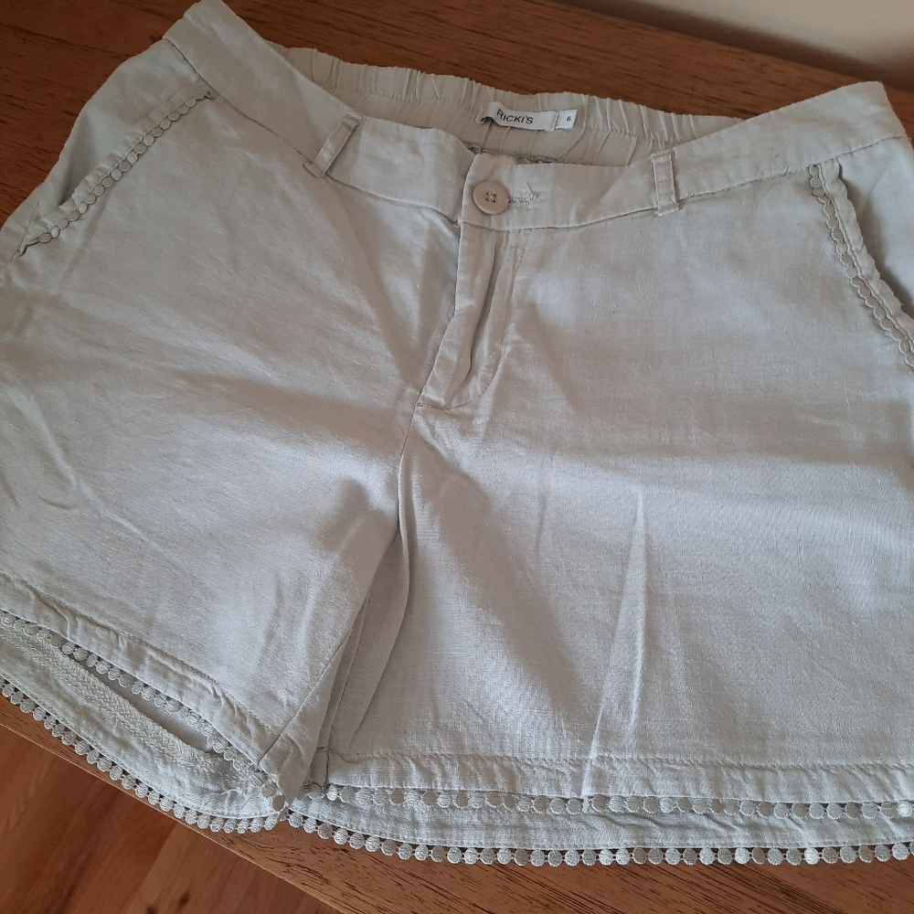 Super cute linen rayon shorts - Picture 2 of 12